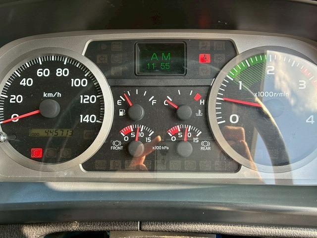 ヒノレンジャー 　Ｈ２５年式　日野　アルミウイング　ハイルーフ　後輪エアサス　フルキャブ　ベッド付き　フルワイド　背高　６３００　トランテックス　２４０馬力　６速　ＭＴ　マニュアル　４ｔ　８ｔ　中型　バン　箱車（34枚目）