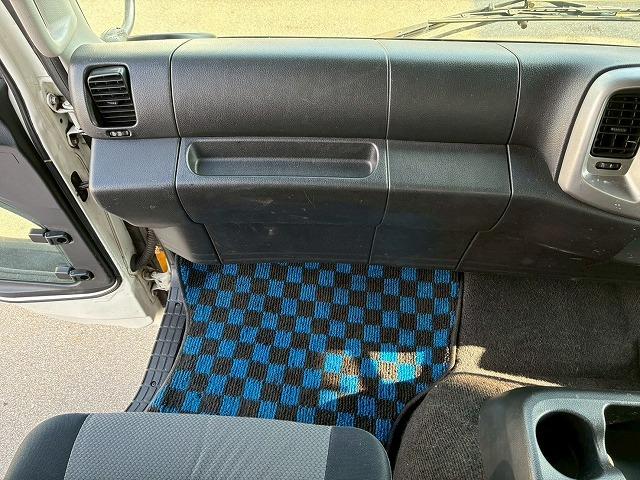 ヒノレンジャー 　Ｈ２５年式　日野　アルミウイング　ハイルーフ　後輪エアサス　フルキャブ　ベッド付き　フルワイド　背高　６３００　トランテックス　２４０馬力　６速　ＭＴ　マニュアル　４ｔ　８ｔ　中型　バン　箱車（41枚目）