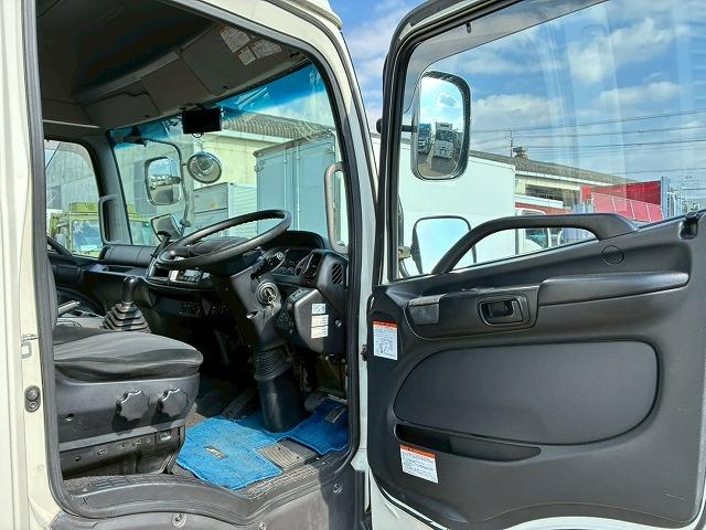 ヒノレンジャー 　Ｈ２５年式　日野　アルミウイング　ハイルーフ　後輪エアサス　フルキャブ　ベッド付き　フルワイド　背高　６３００　トランテックス　２４０馬力　６速　ＭＴ　マニュアル　４ｔ　８ｔ　中型　バン　箱車（47枚目）