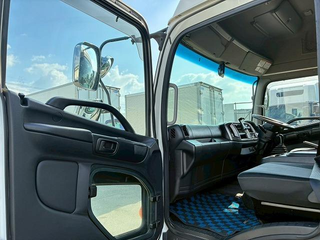 ヒノレンジャー 　Ｈ２５年式　日野　アルミウイング　ハイルーフ　後輪エアサス　フルキャブ　ベッド付き　フルワイド　背高　６３００　トランテックス　２４０馬力　６速　ＭＴ　マニュアル　４ｔ　８ｔ　中型　バン　箱車（48枚目）