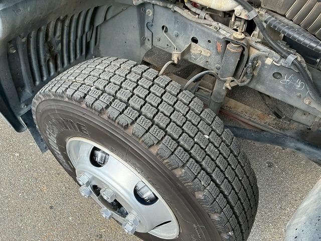 ヒノレンジャー 　Ｈ２５年式　日野　アルミウイング　ハイルーフ　後輪エアサス　フルキャブ　ベッド付き　フルワイド　背高　６３００　トランテックス　２４０馬力　６速　ＭＴ　マニュアル　４ｔ　８ｔ　中型　バン　箱車（54枚目）