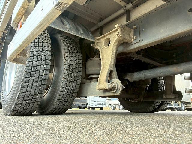 ヒノレンジャー 　Ｈ２５年式　日野　アルミウイング　ハイルーフ　後輪エアサス　フルキャブ　ベッド付き　フルワイド　背高　６３００　トランテックス　２４０馬力　６速　ＭＴ　マニュアル　４ｔ　８ｔ　中型　バン　箱車（58枚目）