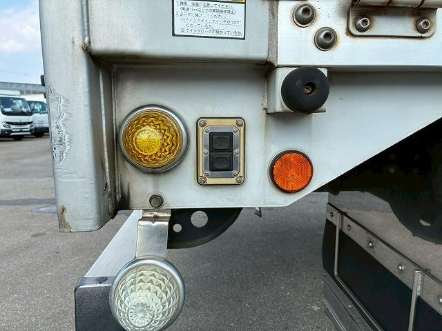 ヒノレンジャー 　Ｈ２５年式　日野　アルミウイング　ハイルーフ　後輪エアサス　フルキャブ　ベッド付き　フルワイド　背高　６３００　トランテックス　２４０馬力　６速　ＭＴ　マニュアル　４ｔ　８ｔ　中型　バン　箱車（65枚目）