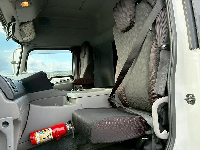 クオン 　Ｒ４年式　ＵＤトラックス　トラクターヘッド　ハイルーフ　後輪エアサス　１１．５トン　１１５００ｋｇ　移動式カプラー　スライドカプラー　ＧＨ１１　４６０馬力　Ｄ尺　Ｅ尺　中間尺　ミドル尺　エスコット（24枚目）