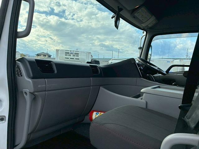 クオン 　Ｒ４年式　ＵＤトラックス　トラクターヘッド　ハイルーフ　後輪エアサス　１１．５トン　１１５００ｋｇ　移動式カプラー　スライドカプラー　ＧＨ１１　４６０馬力　Ｄ尺　Ｅ尺　中間尺　ミドル尺　エスコット（26枚目）