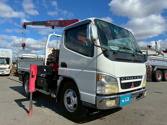 キャンター 　Ｈ１６年式　三菱ふそう　３段クレーン　古河ユニック　ＵＮＩＣ　ラジコン　２．３３ｔ　標準幅　ショート　１０尺ベース　５速　ＭＴ　マニュアル　２ｔ　３ｔ　６ｔ　小型　カーゴクレーン（4枚目）