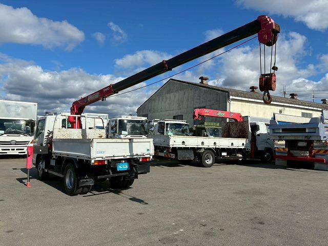 キャンター 　Ｈ１６年式　三菱ふそう　３段クレーン　古河ユニック　ＵＮＩＣ　ラジコン　２．３３ｔ　標準幅　ショート　１０尺ベース　５速　ＭＴ　マニュアル　２ｔ　３ｔ　６ｔ　小型　カーゴクレーン（7枚目）