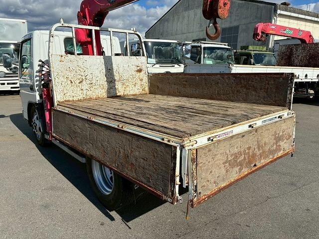 キャンター 　Ｈ１６年式　三菱ふそう　３段クレーン　古河ユニック　ＵＮＩＣ　ラジコン　２．３３ｔ　標準幅　ショート　１０尺ベース　５速　ＭＴ　マニュアル　２ｔ　３ｔ　６ｔ　小型　カーゴクレーン（19枚目）