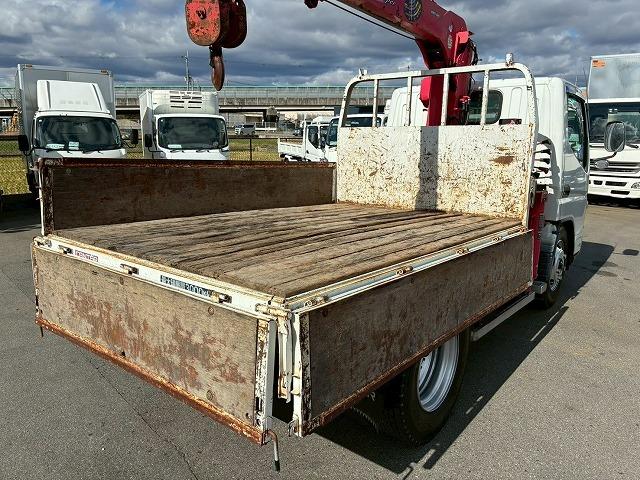 キャンター 　Ｈ１６年式　三菱ふそう　３段クレーン　古河ユニック　ＵＮＩＣ　ラジコン　２．３３ｔ　標準幅　ショート　１０尺ベース　５速　ＭＴ　マニュアル　２ｔ　３ｔ　６ｔ　小型　カーゴクレーン（21枚目）