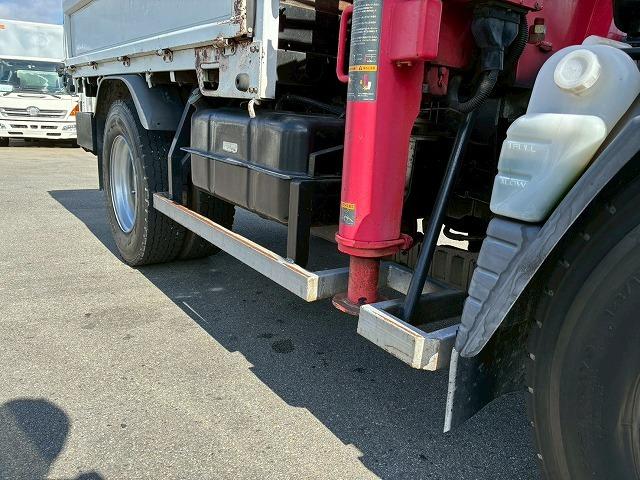 キャンター 　Ｈ１６年式　三菱ふそう　３段クレーン　古河ユニック　ＵＮＩＣ　ラジコン　２．３３ｔ　標準幅　ショート　１０尺ベース　５速　ＭＴ　マニュアル　２ｔ　３ｔ　６ｔ　小型　カーゴクレーン（26枚目）