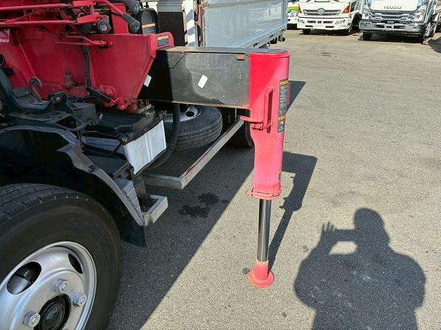 キャンター 　Ｈ１６年式　三菱ふそう　３段クレーン　古河ユニック　ＵＮＩＣ　ラジコン　２．３３ｔ　標準幅　ショート　１０尺ベース　５速　ＭＴ　マニュアル　２ｔ　３ｔ　６ｔ　小型　カーゴクレーン（28枚目）