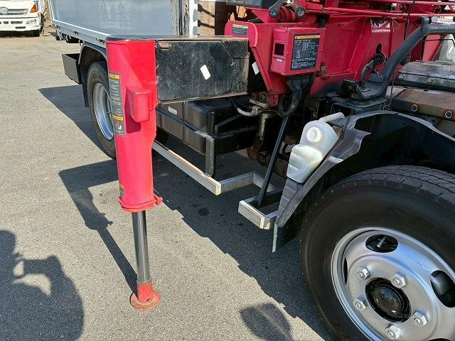 キャンター 　Ｈ１６年式　三菱ふそう　３段クレーン　古河ユニック　ＵＮＩＣ　ラジコン　２．３３ｔ　標準幅　ショート　１０尺ベース　５速　ＭＴ　マニュアル　２ｔ　３ｔ　６ｔ　小型　カーゴクレーン（29枚目）