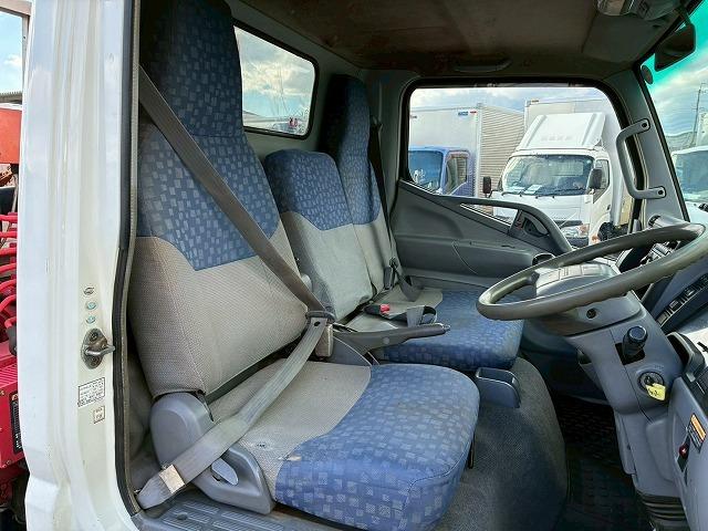 キャンター 　Ｈ１６年式　三菱ふそう　３段クレーン　古河ユニック　ＵＮＩＣ　ラジコン　２．３３ｔ　標準幅　ショート　１０尺ベース　５速　ＭＴ　マニュアル　２ｔ　３ｔ　６ｔ　小型　カーゴクレーン（35枚目）