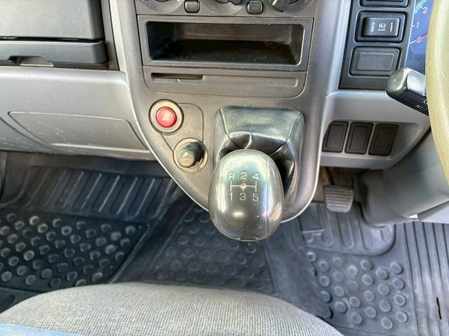 キャンター 　Ｈ１６年式　三菱ふそう　３段クレーン　古河ユニック　ＵＮＩＣ　ラジコン　２．３３ｔ　標準幅　ショート　１０尺ベース　５速　ＭＴ　マニュアル　２ｔ　３ｔ　６ｔ　小型　カーゴクレーン（39枚目）