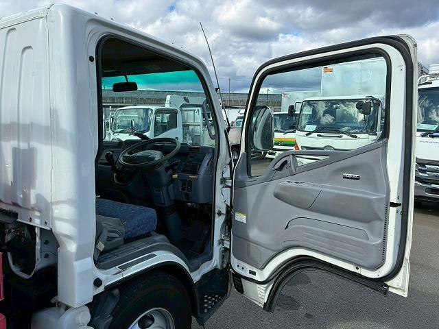 キャンター 　Ｈ１６年式　三菱ふそう　３段クレーン　古河ユニック　ＵＮＩＣ　ラジコン　２．３３ｔ　標準幅　ショート　１０尺ベース　５速　ＭＴ　マニュアル　２ｔ　３ｔ　６ｔ　小型　カーゴクレーン（44枚目）