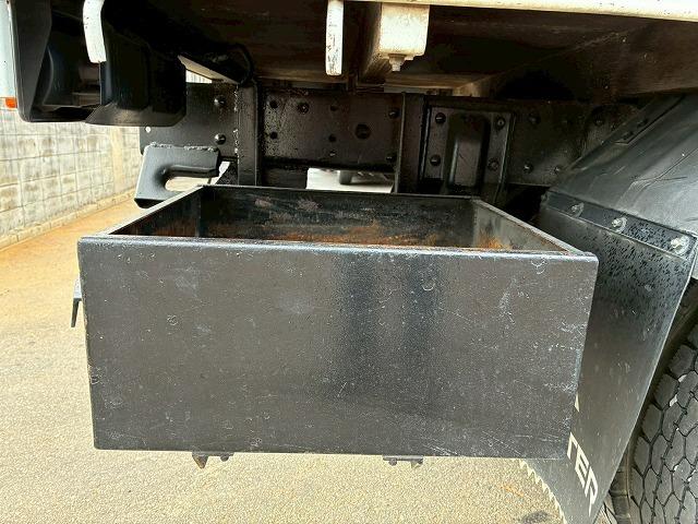 キャンター 　Ｈ１６年式　三菱ふそう　３段クレーン　古河ユニック　ＵＮＩＣ　ラジコン　２．３３ｔ　標準幅　ショート　１０尺ベース　５速　ＭＴ　マニュアル　２ｔ　３ｔ　６ｔ　小型　カーゴクレーン（56枚目）