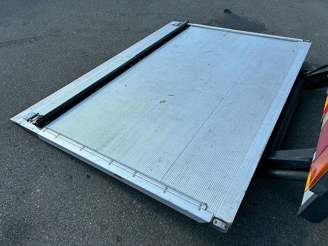 エルフトラック 車検整備付 令和8年6月迄 H27年式 いすゞ アルミバン 跳ね上げ式パワーゲート ワイド ロング 4トン積載 日本フルハーフ PG スムーサー Ex AT オートマ 3t 4t 8t 小型(24枚目)