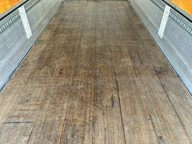 ヒノレンジャー 　車検整備付　令和８年１０月迄　Ｈ２４年式　日野　アルミウイング　ハイルーフ　フルキャブ　ベッド付き　フルワイド　６３００　２４０馬力　６速　ＭＴ　マニュアル　トランテックス　４ｔ　８ｔ　中型　バン（27枚目）