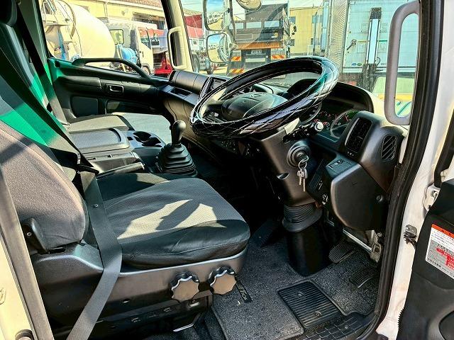 ヒノレンジャー 　車検整備付　令和８年１０月迄　Ｈ２４年式　日野　アルミウイング　ハイルーフ　フルキャブ　ベッド付き　フルワイド　６３００　２４０馬力　６速　ＭＴ　マニュアル　トランテックス　４ｔ　８ｔ　中型　バン（33枚目）