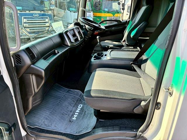 ヒノレンジャー 　車検整備付　令和８年１０月迄　Ｈ２４年式　日野　アルミウイング　ハイルーフ　フルキャブ　ベッド付き　フルワイド　６３００　２４０馬力　６速　ＭＴ　マニュアル　トランテックス　４ｔ　８ｔ　中型　バン（34枚目）