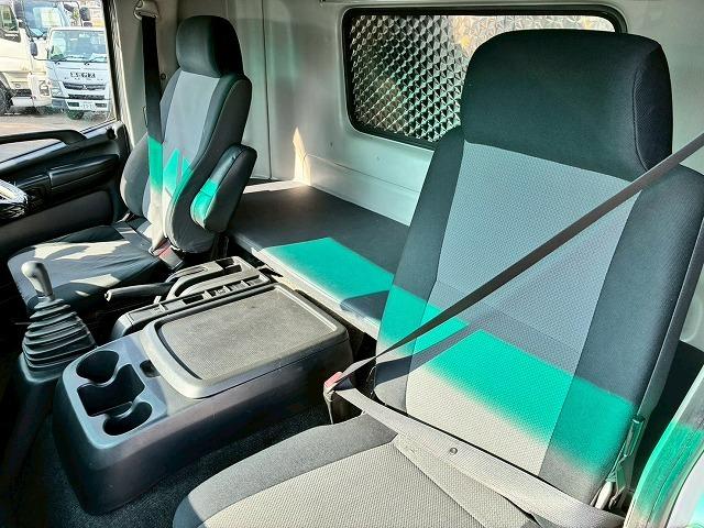 ヒノレンジャー 　車検整備付　令和８年１０月迄　Ｈ２４年式　日野　アルミウイング　ハイルーフ　フルキャブ　ベッド付き　フルワイド　６３００　２４０馬力　６速　ＭＴ　マニュアル　トランテックス　４ｔ　８ｔ　中型　バン（51枚目）