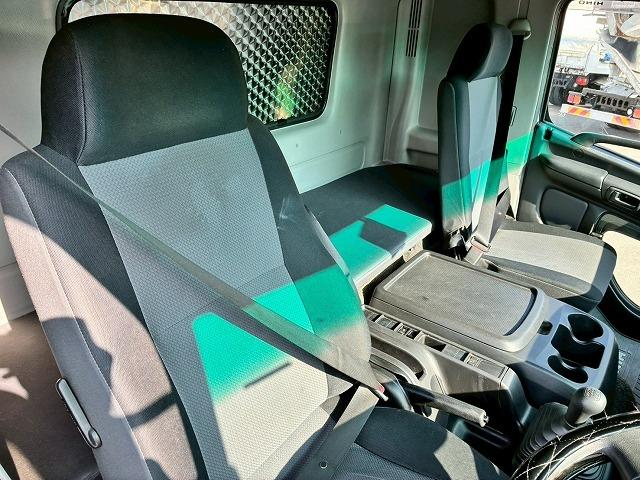 ヒノレンジャー 　車検整備付　令和８年１０月迄　Ｈ２４年式　日野　アルミウイング　ハイルーフ　フルキャブ　ベッド付き　フルワイド　６３００　２４０馬力　６速　ＭＴ　マニュアル　トランテックス　４ｔ　８ｔ　中型　バン（54枚目）