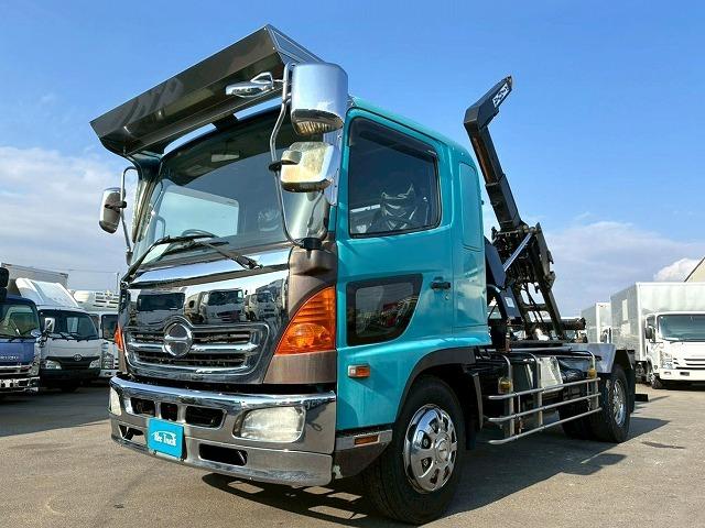 ヒノレンジャー 　Ｈ１８年式　増トン　増々トン　脱着装置付コンテナ専用車　フルキャブ　ベッド付き　新明和工業　アームロール　ツインホイスト　２シリンダー　リアジャッキ　２２５馬力　６速　ＭＴ　マニュアル　８ｔ　１３ｔ（3枚目）