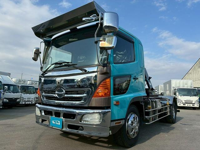 ヒノレンジャー 　Ｈ１８年式　増トン　増々トン　脱着装置付コンテナ専用車　フルキャブ　ベッド付き　新明和工業　アームロール　ツインホイスト　２シリンダー　リアジャッキ　２２５馬力　６速　ＭＴ　マニュアル　８ｔ　１３ｔ（9枚目）