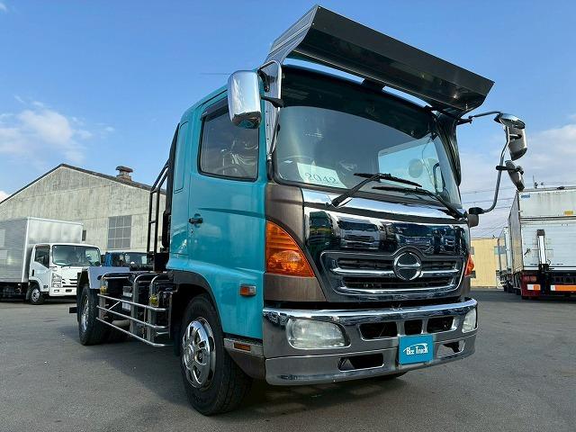 ヒノレンジャー 　Ｈ１８年式　増トン　増々トン　脱着装置付コンテナ専用車　フルキャブ　ベッド付き　新明和工業　アームロール　ツインホイスト　２シリンダー　リアジャッキ　２２５馬力　６速　ＭＴ　マニュアル　８ｔ　１３ｔ（10枚目）