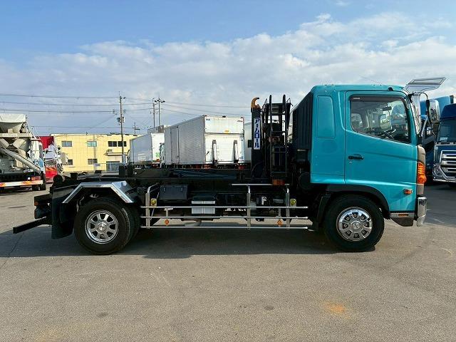 ヒノレンジャー 　Ｈ１８年式　増トン　増々トン　脱着装置付コンテナ専用車　フルキャブ　ベッド付き　新明和工業　アームロール　ツインホイスト　２シリンダー　リアジャッキ　２２５馬力　６速　ＭＴ　マニュアル　８ｔ　１３ｔ（12枚目）