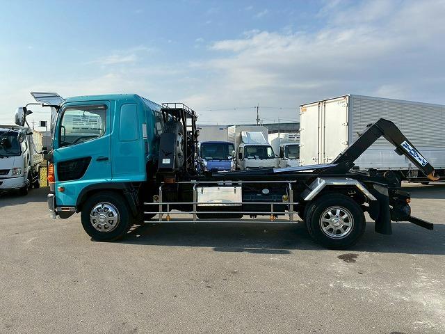 ヒノレンジャー 　Ｈ１８年式　増トン　増々トン　脱着装置付コンテナ専用車　フルキャブ　ベッド付き　新明和工業　アームロール　ツインホイスト　２シリンダー　リアジャッキ　２２５馬力　６速　ＭＴ　マニュアル　８ｔ　１３ｔ（18枚目）