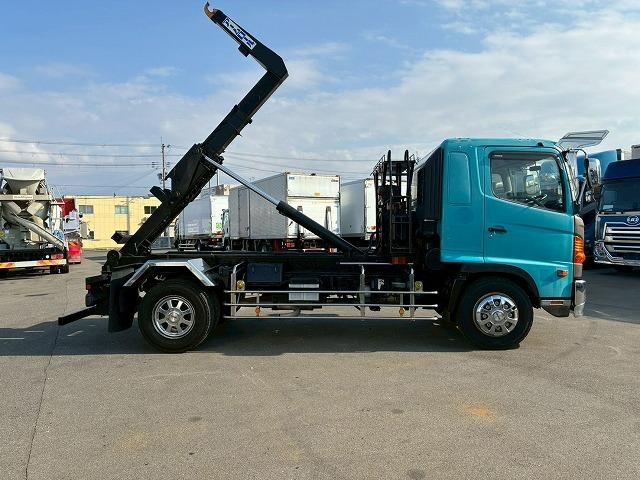 ヒノレンジャー 　Ｈ１８年式　増トン　増々トン　脱着装置付コンテナ専用車　フルキャブ　ベッド付き　新明和工業　アームロール　ツインホイスト　２シリンダー　リアジャッキ　２２５馬力　６速　ＭＴ　マニュアル　８ｔ　１３ｔ（19枚目）