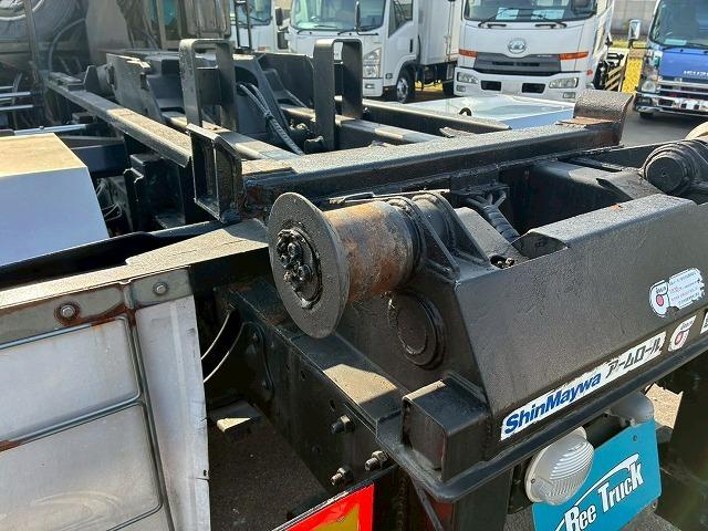 ヒノレンジャー 　Ｈ１８年式　増トン　増々トン　脱着装置付コンテナ専用車　フルキャブ　ベッド付き　新明和工業　アームロール　ツインホイスト　２シリンダー　リアジャッキ　２２５馬力　６速　ＭＴ　マニュアル　８ｔ　１３ｔ（21枚目）