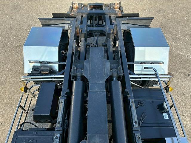 ヒノレンジャー 　Ｈ１８年式　増トン　増々トン　脱着装置付コンテナ専用車　フルキャブ　ベッド付き　新明和工業　アームロール　ツインホイスト　２シリンダー　リアジャッキ　２２５馬力　６速　ＭＴ　マニュアル　８ｔ　１３ｔ（22枚目）