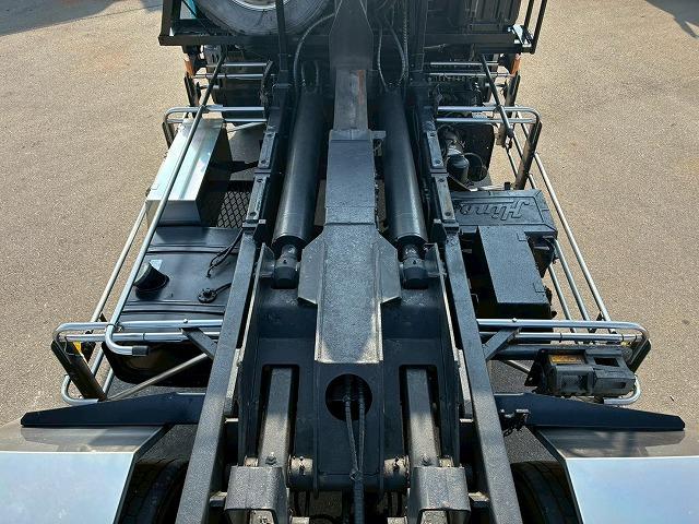 ヒノレンジャー 　Ｈ１８年式　増トン　増々トン　脱着装置付コンテナ専用車　フルキャブ　ベッド付き　新明和工業　アームロール　ツインホイスト　２シリンダー　リアジャッキ　２２５馬力　６速　ＭＴ　マニュアル　８ｔ　１３ｔ（23枚目）