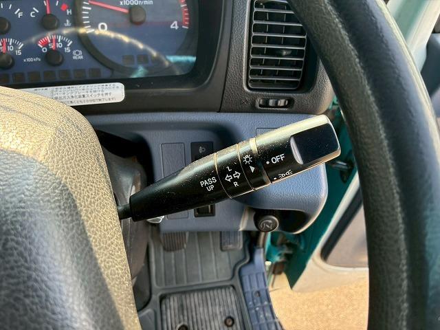 ヒノレンジャー 　Ｈ１８年式　増トン　増々トン　脱着装置付コンテナ専用車　フルキャブ　ベッド付き　新明和工業　アームロール　ツインホイスト　２シリンダー　リアジャッキ　２２５馬力　６速　ＭＴ　マニュアル　８ｔ　１３ｔ（30枚目）