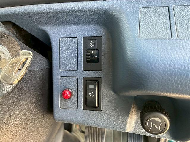 ヒノレンジャー 　Ｈ１８年式　増トン　増々トン　脱着装置付コンテナ専用車　フルキャブ　ベッド付き　新明和工業　アームロール　ツインホイスト　２シリンダー　リアジャッキ　２２５馬力　６速　ＭＴ　マニュアル　８ｔ　１３ｔ（32枚目）