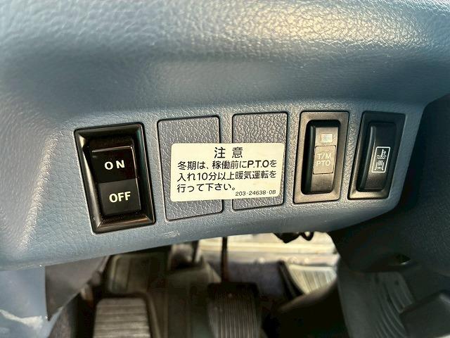 ヒノレンジャー 　Ｈ１８年式　増トン　増々トン　脱着装置付コンテナ専用車　フルキャブ　ベッド付き　新明和工業　アームロール　ツインホイスト　２シリンダー　リアジャッキ　２２５馬力　６速　ＭＴ　マニュアル　８ｔ　１３ｔ（33枚目）