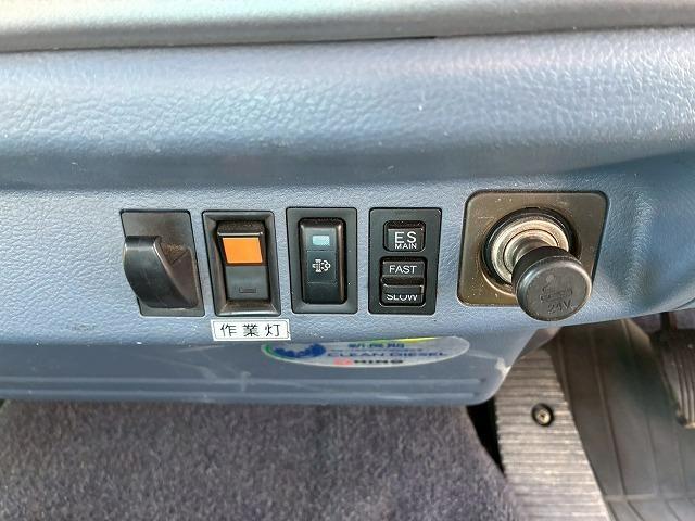 ヒノレンジャー 　Ｈ１８年式　増トン　増々トン　脱着装置付コンテナ専用車　フルキャブ　ベッド付き　新明和工業　アームロール　ツインホイスト　２シリンダー　リアジャッキ　２２５馬力　６速　ＭＴ　マニュアル　８ｔ　１３ｔ（34枚目）