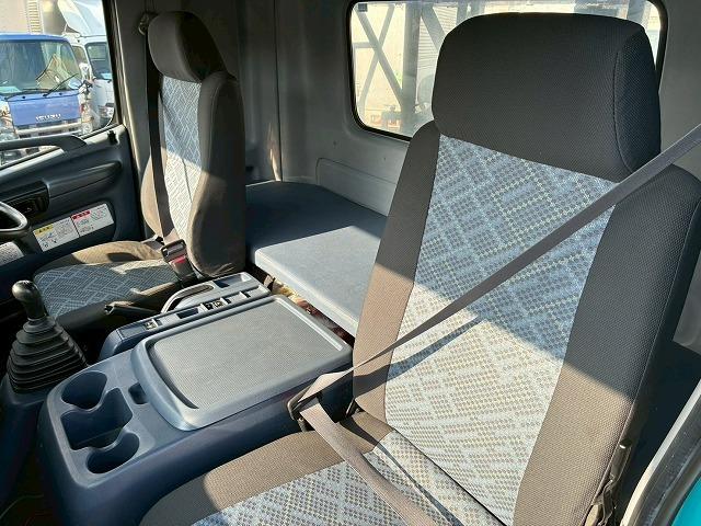 ヒノレンジャー 　Ｈ１８年式　増トン　増々トン　脱着装置付コンテナ専用車　フルキャブ　ベッド付き　新明和工業　アームロール　ツインホイスト　２シリンダー　リアジャッキ　２２５馬力　６速　ＭＴ　マニュアル　８ｔ　１３ｔ（38枚目）