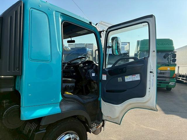 ヒノレンジャー 　Ｈ１８年式　増トン　増々トン　脱着装置付コンテナ専用車　フルキャブ　ベッド付き　新明和工業　アームロール　ツインホイスト　２シリンダー　リアジャッキ　２２５馬力　６速　ＭＴ　マニュアル　８ｔ　１３ｔ（42枚目）