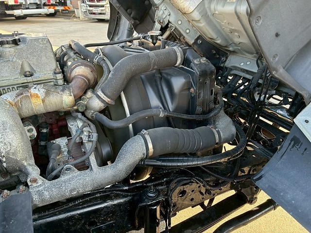 ヒノレンジャー 　Ｈ１８年式　増トン　増々トン　脱着装置付コンテナ専用車　フルキャブ　ベッド付き　新明和工業　アームロール　ツインホイスト　２シリンダー　リアジャッキ　２２５馬力　６速　ＭＴ　マニュアル　８ｔ　１３ｔ（44枚目）