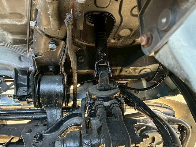 ヒノレンジャー 　Ｈ１８年式　増トン　増々トン　脱着装置付コンテナ専用車　フルキャブ　ベッド付き　新明和工業　アームロール　ツインホイスト　２シリンダー　リアジャッキ　２２５馬力　６速　ＭＴ　マニュアル　８ｔ　１３ｔ（47枚目）