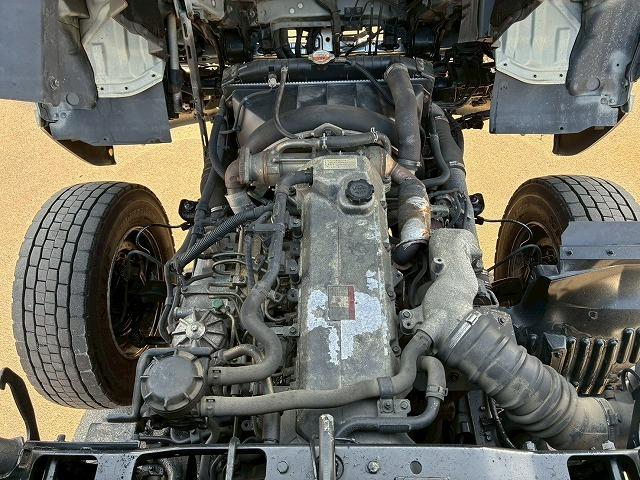 ヒノレンジャー 　Ｈ１８年式　増トン　増々トン　脱着装置付コンテナ専用車　フルキャブ　ベッド付き　新明和工業　アームロール　ツインホイスト　２シリンダー　リアジャッキ　２２５馬力　６速　ＭＴ　マニュアル　８ｔ　１３ｔ（49枚目）