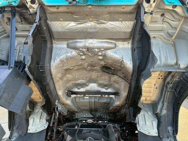 ヒノレンジャー 　Ｈ１８年式　増トン　増々トン　脱着装置付コンテナ専用車　フルキャブ　ベッド付き　新明和工業　アームロール　ツインホイスト　２シリンダー　リアジャッキ　２２５馬力　６速　ＭＴ　マニュアル　８ｔ　１３ｔ（50枚目）