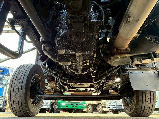 ヒノレンジャー 　Ｈ１８年式　増トン　増々トン　脱着装置付コンテナ専用車　フルキャブ　ベッド付き　新明和工業　アームロール　ツインホイスト　２シリンダー　リアジャッキ　２２５馬力　６速　ＭＴ　マニュアル　８ｔ　１３ｔ（60枚目）