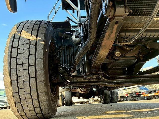 ヒノレンジャー 　Ｈ１８年式　増トン　増々トン　脱着装置付コンテナ専用車　フルキャブ　ベッド付き　新明和工業　アームロール　ツインホイスト　２シリンダー　リアジャッキ　２２５馬力　６速　ＭＴ　マニュアル　８ｔ　１３ｔ（61枚目）