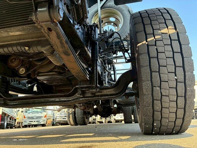 ヒノレンジャー 　Ｈ１８年式　増トン　増々トン　脱着装置付コンテナ専用車　フルキャブ　ベッド付き　新明和工業　アームロール　ツインホイスト　２シリンダー　リアジャッキ　２２５馬力　６速　ＭＴ　マニュアル　８ｔ　１３ｔ（63枚目）