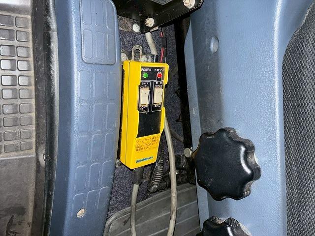 ヒノレンジャー 　Ｈ１８年式　増トン　増々トン　脱着装置付コンテナ専用車　フルキャブ　ベッド付き　新明和工業　アームロール　ツインホイスト　２シリンダー　リアジャッキ　２２５馬力　６速　ＭＴ　マニュアル　８ｔ　１３ｔ（67枚目）