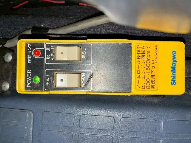 ヒノレンジャー 　Ｈ１８年式　増トン　増々トン　脱着装置付コンテナ専用車　フルキャブ　ベッド付き　新明和工業　アームロール　ツインホイスト　２シリンダー　リアジャッキ　２２５馬力　６速　ＭＴ　マニュアル　８ｔ　１３ｔ（68枚目）